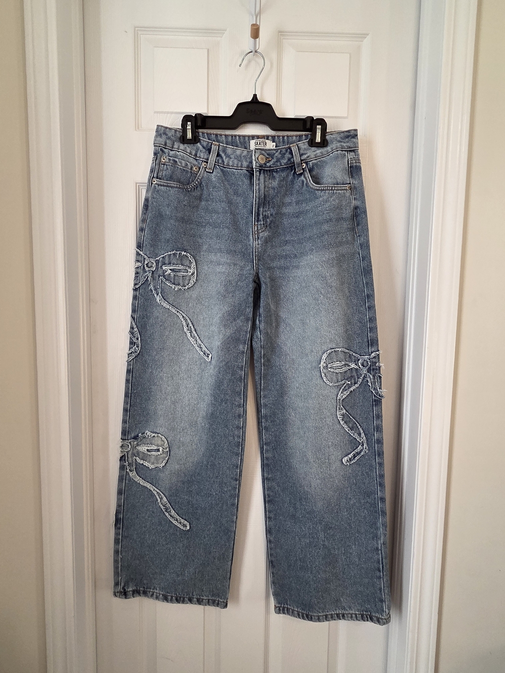 Refuge Wide-Leg Blue Embroidered Bow Jeans for Women